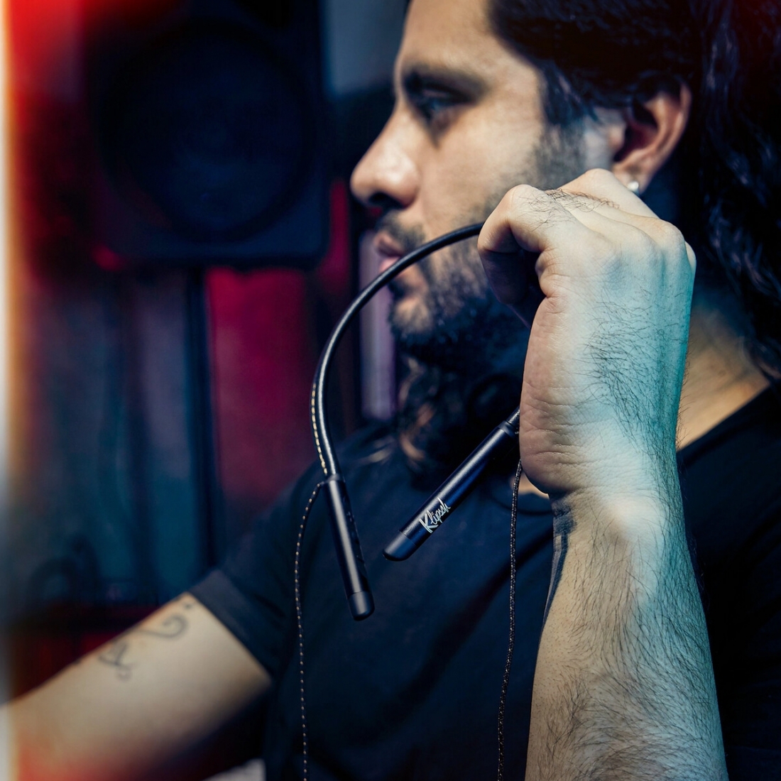 T5 Neckband Black